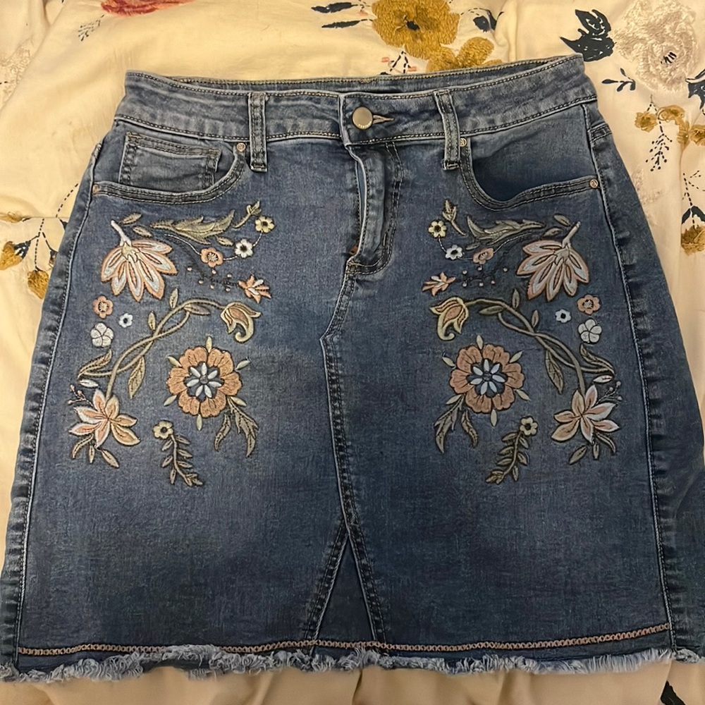 Flower embroidered Versona jean skirt.